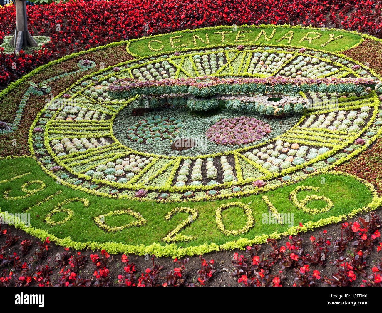 Blumenuhr im schottischen Edinburgh Midlothian West Princes Street Gardens Stockfoto