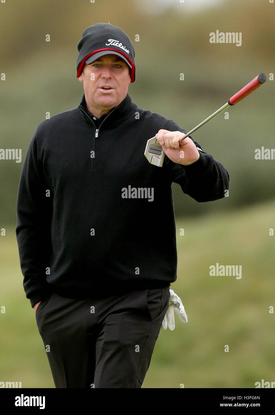 Shane Warne am 13. Tag zwei der Alfred Dunhill Links Championship in Carnoustie Golf Links grün. Stockfoto