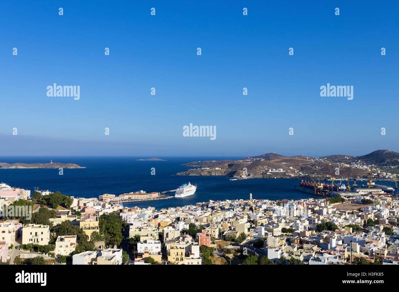 Blick auf Ermoupolis, der Hauptstadt der Insel Syros, Kykladen, Griechenland Stockfoto