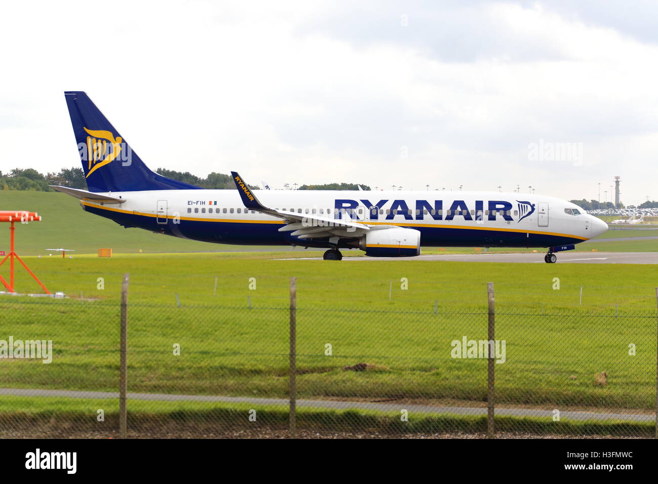 Ryanair Boeing 737-800 nächste Gen EI-FIH bereit zum Abflug am Flughafen Birmingham, UK Stockfoto