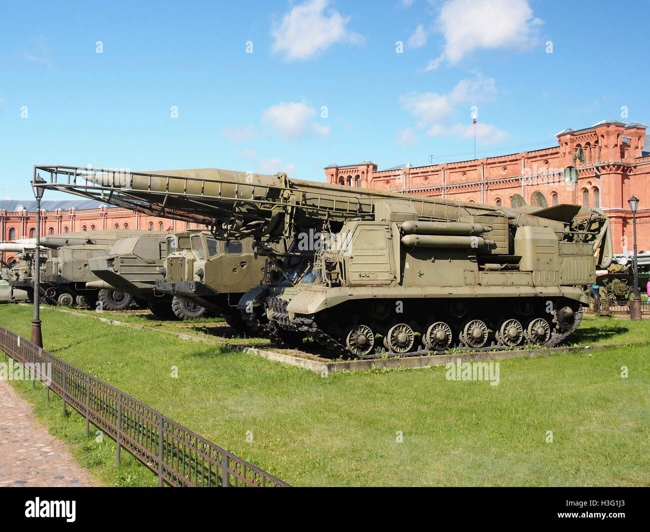 2P 19 Transporter-Erector-Launcher mit 8K 14 Rakete 9K 72 Rakete Komplex «Elbrus», Artillerie-Museum, St. Petersburg pic2 Stockfoto