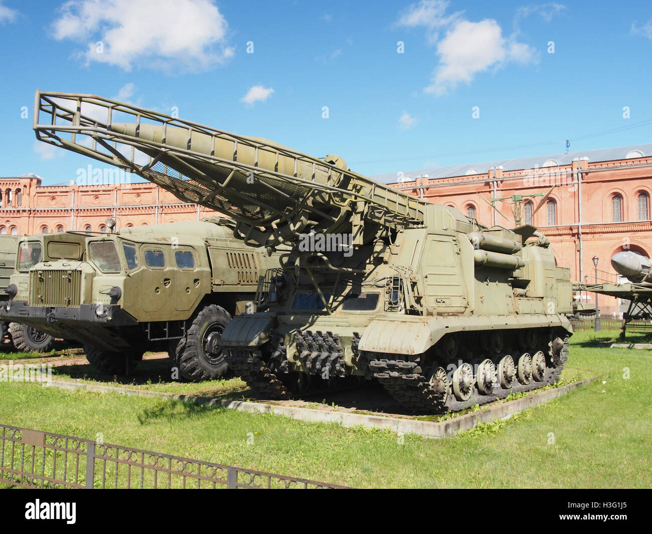 2P 19 Transporter-Erector-Launcher mit 8K 14 Rakete 9K 72 Rakete Komplex «Elbrus», Artillerie-Museum, St. Petersburg pic4 Stockfoto