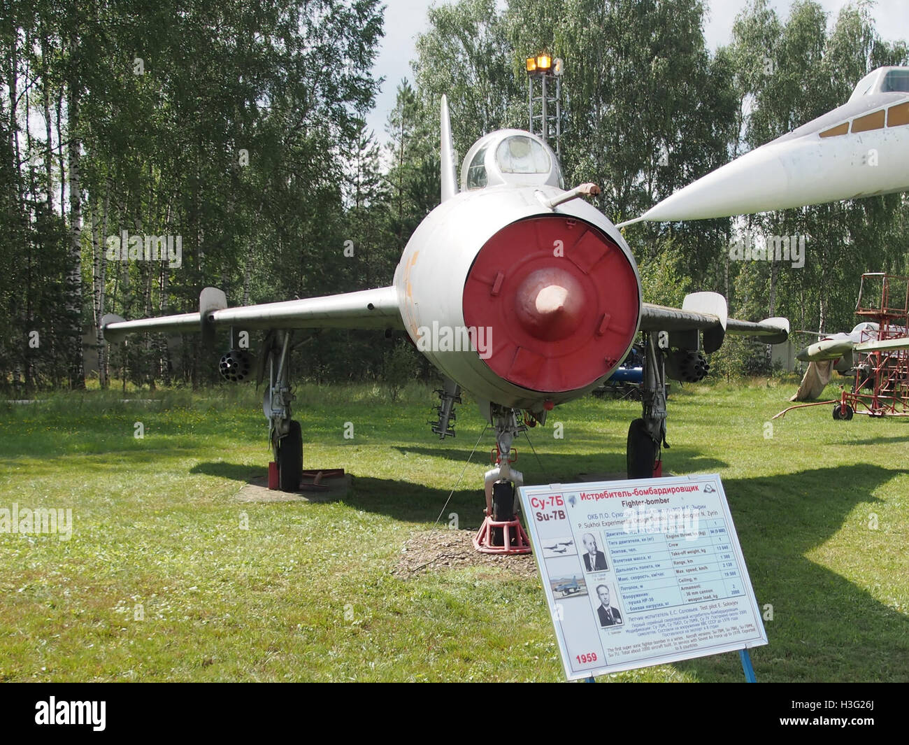 Die Su-7B ist ein sowjetischer Überschallbomber, der im Central Air Force Museum in Monino ausgestellt ist. Das Flugzeug wurde von der Sowjetunion von den 1960er bis in die 1980er Jahre ausgedehnt eingesetzt Stockfoto
