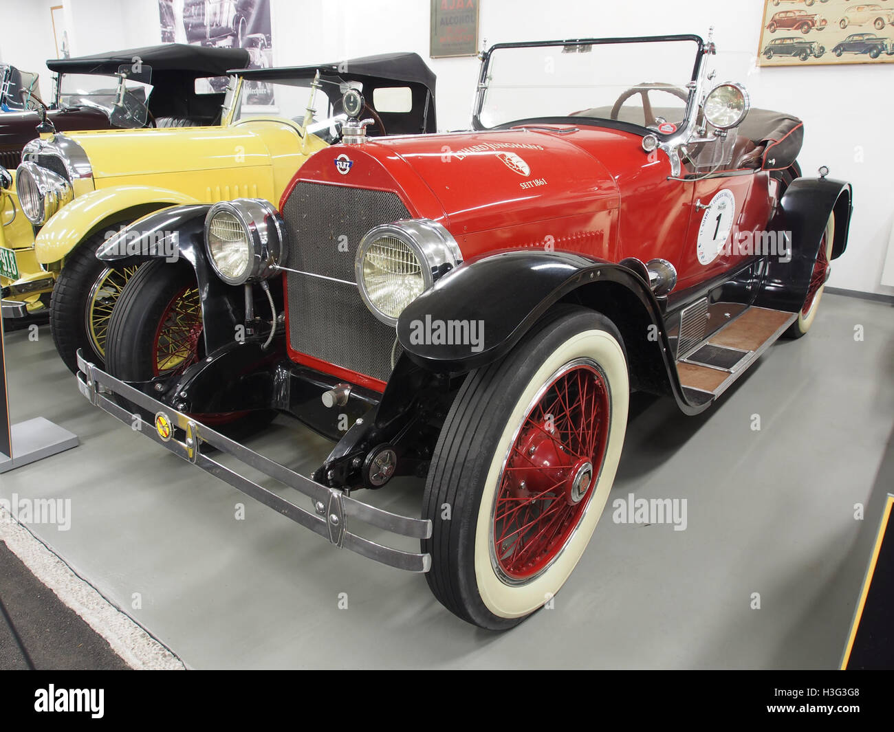 Auf dem Foto ist ein 1923er Stutz Bearcat, ein amerikanischer Oldtimer mit 4-Zylinder-Motor mit 70 PS und Geschwindigkeiten von bis zu 150 km/h zu sehen. Stockfoto
