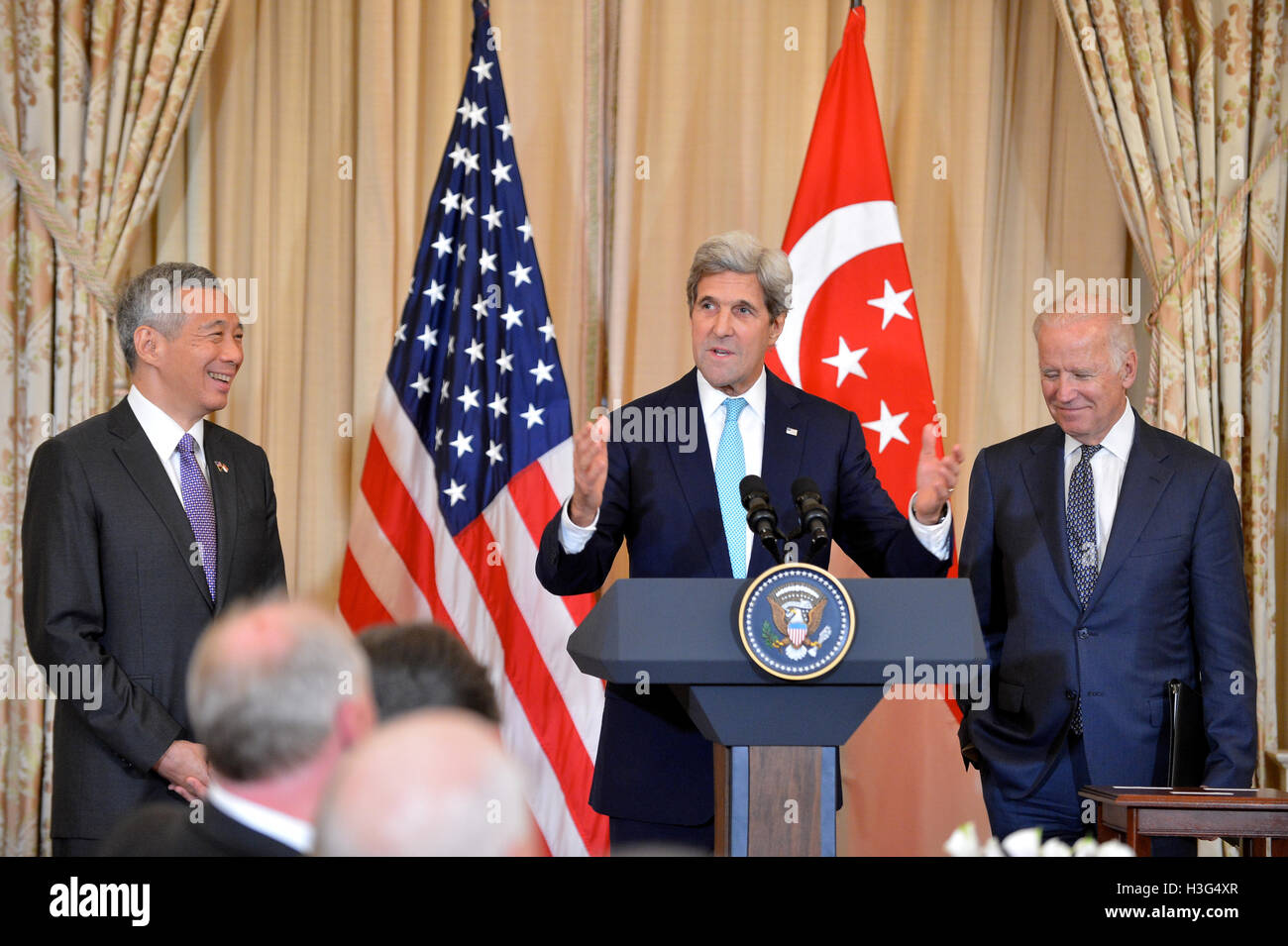 US-Außenminister John Kerry liefert Bemerkungen zu einem Staat Mittagessen zu Ehren von seiner Exzellenz Lee Hsien Loong, Premierminister der Republik Singapur im US-Außenministerium in Washington, D.C. am 2. August 2016. Stockfoto