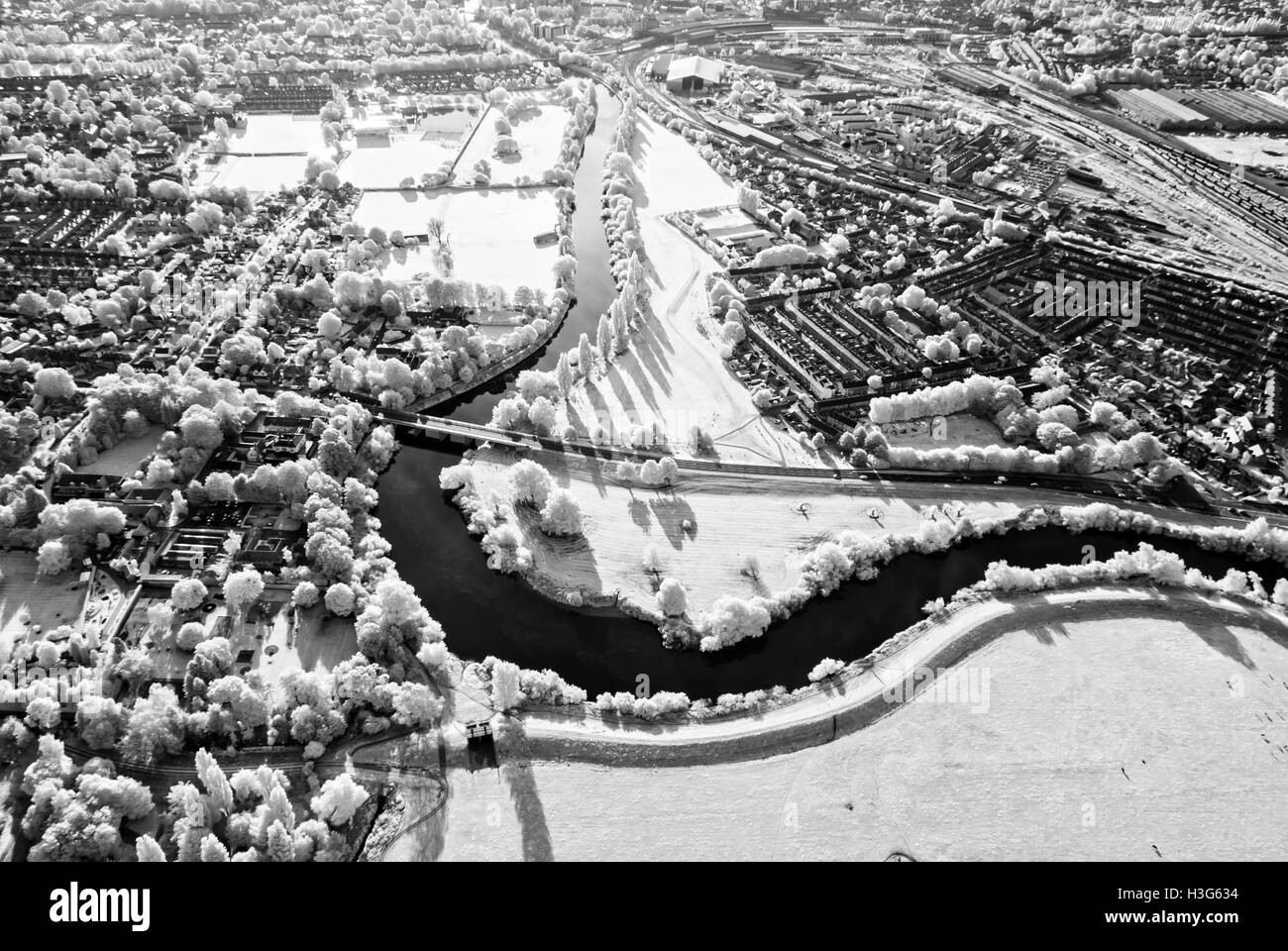 Infra Rot Foto von York, aus der Luft entnommen. Foto zeigt den Fluss Ouse, Bäume und Felder. Stockfoto