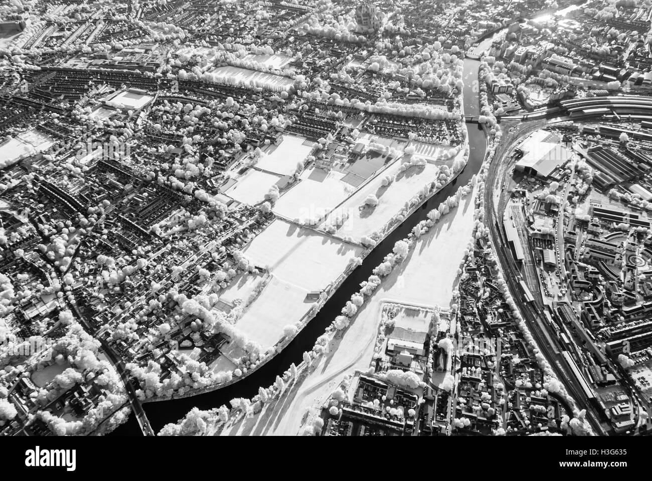 Infra Rot Foto von York, aus der Luft entnommen. Foto zeigt den Fluss Ouse, Bäume und Felder. Stockfoto