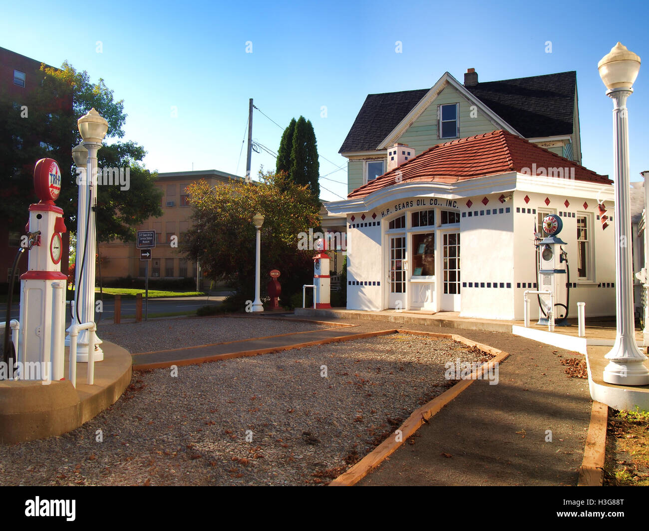 H. P. Sears Oil Co., Inc. Museum in Rom, New York geschossen getroffen von einer öffentlichen Straße Stockfoto