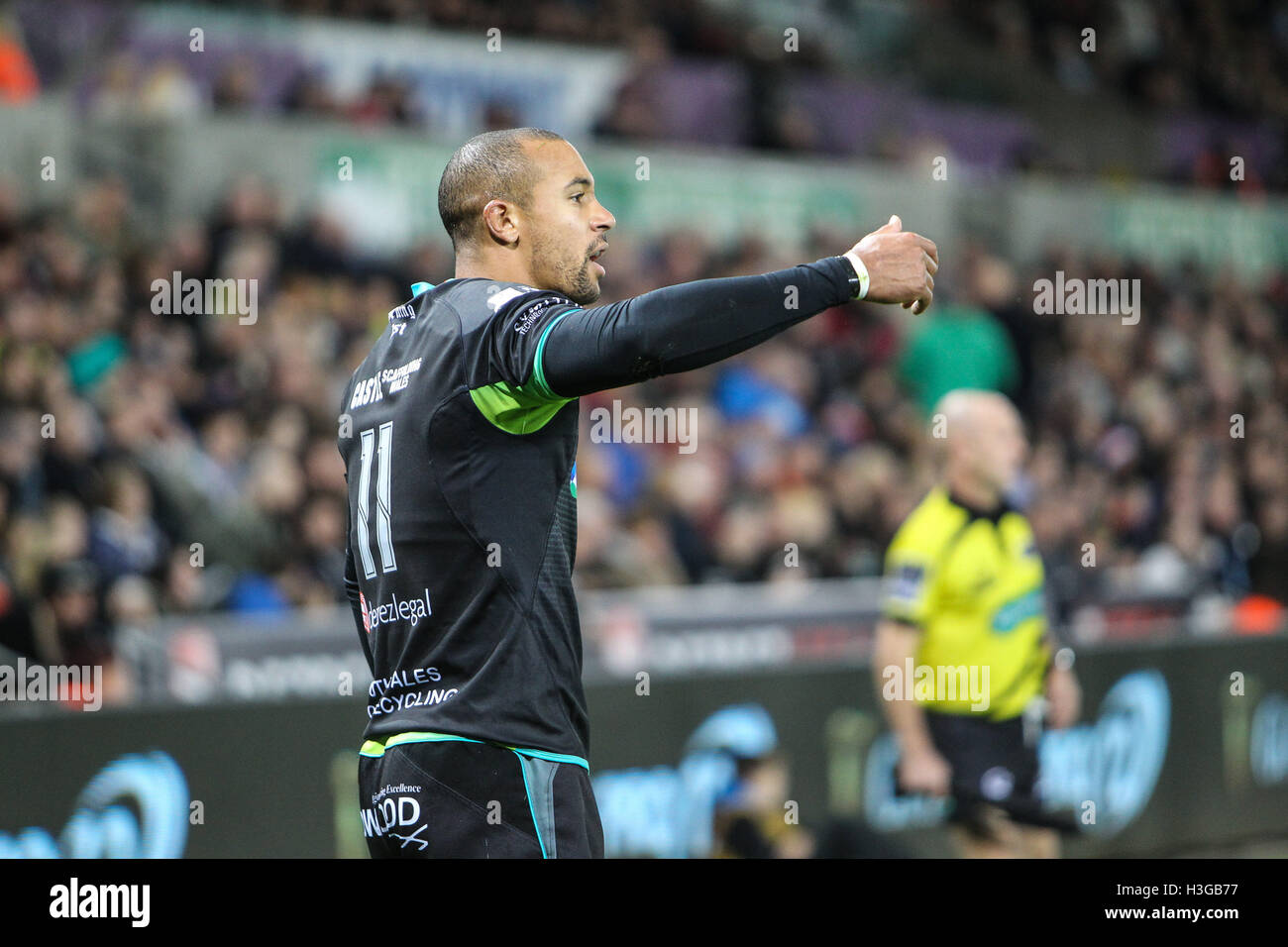 Fischadler V Cardiff Blues, Guinness Pro 12 Rugby Match, 7. Oktober 2017, The Liberty Stadium, Swansea Stockfoto