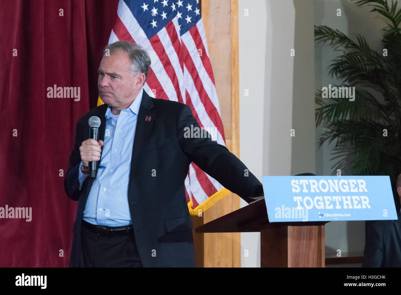 Henderson, USA. 7. Oktober 2016. Senator Tim Kaine spricht das Publikum auf seine Veranstaltung mit Nevada Senioren am 7. Oktober 2016 an Mac Donald Ranch Community Center in Henderson, NV. Bildnachweis: Das Foto Zugang/Alamy Live-Nachrichten Stockfoto