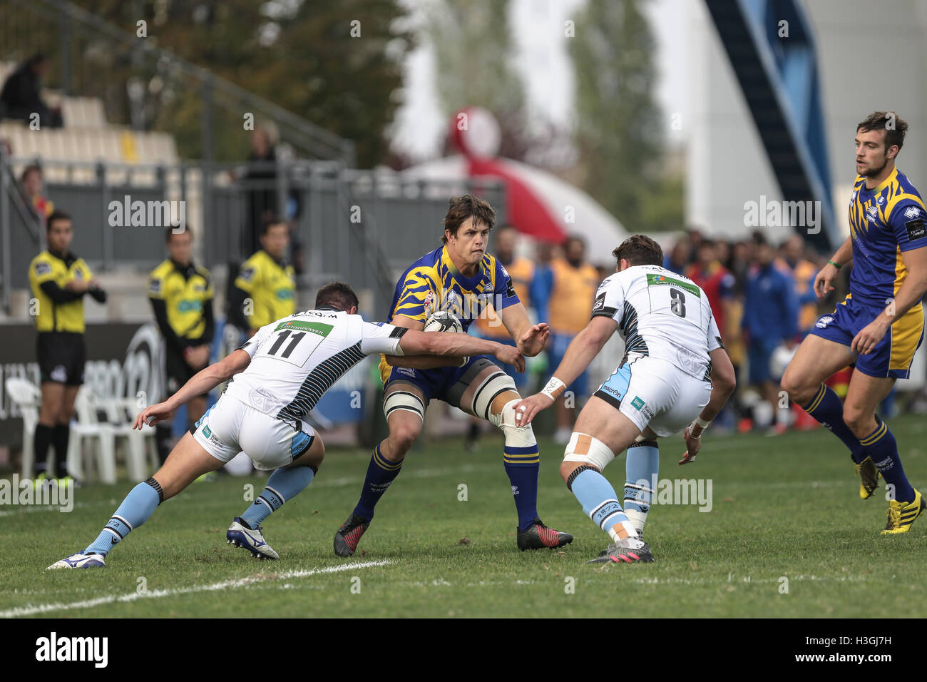 Parma, Italien. 8. Oktober 2016. ZEBRE Flanker Johan Meyer versucht einen Zweikampf im Spiel mit Glasgow Warriors in Guinness Pro 12 Credit einzubrechen: Massimiliano Carnabuci/Alamy Live News Stockfoto