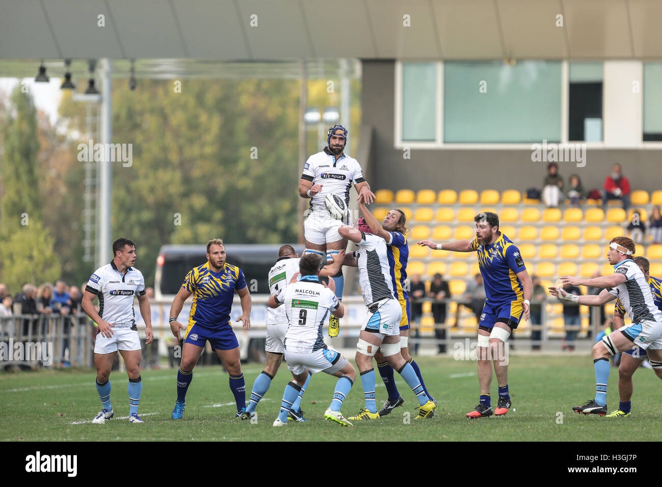 Parma, Italien. 8. Oktober 2016. Josh Strauss für Glasgow Warriors nimmt den Ball in Kontakt in der Partie gegen Zebre in Guinness Pro 12 Credit: Massimiliano Carnabuci/Alamy Live News Stockfoto