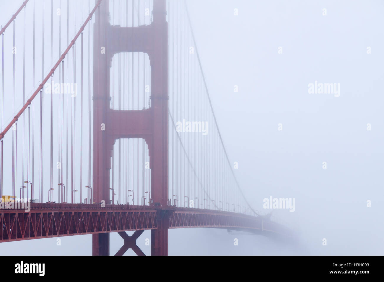 Golden Gate Brücke im Nebel, San Francisco Bay, California Stockfoto