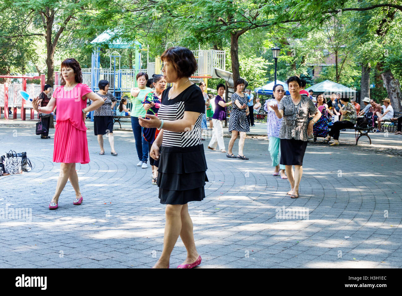 New York City, NY NYC, Lower Manhattan, Chinatown, Seward Park, öffentlicher Park, Spielplatz, Tai Chi, Bewegung, Asiaten ethnische Einwanderer Minderheit, ein Stockfoto