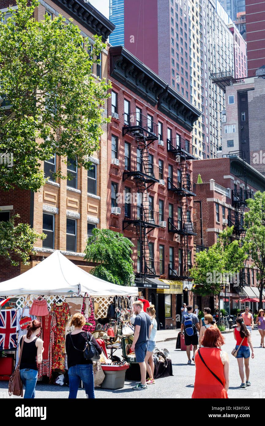 New York City, NY NYC Manhattan, Hell's Kitchen, Hell's Kitchen Flohmarkt, Markt im Freien, Shopping Shopper Shopper Shopper Shop Shops Märkte Marktplatz kaufen Stockfoto