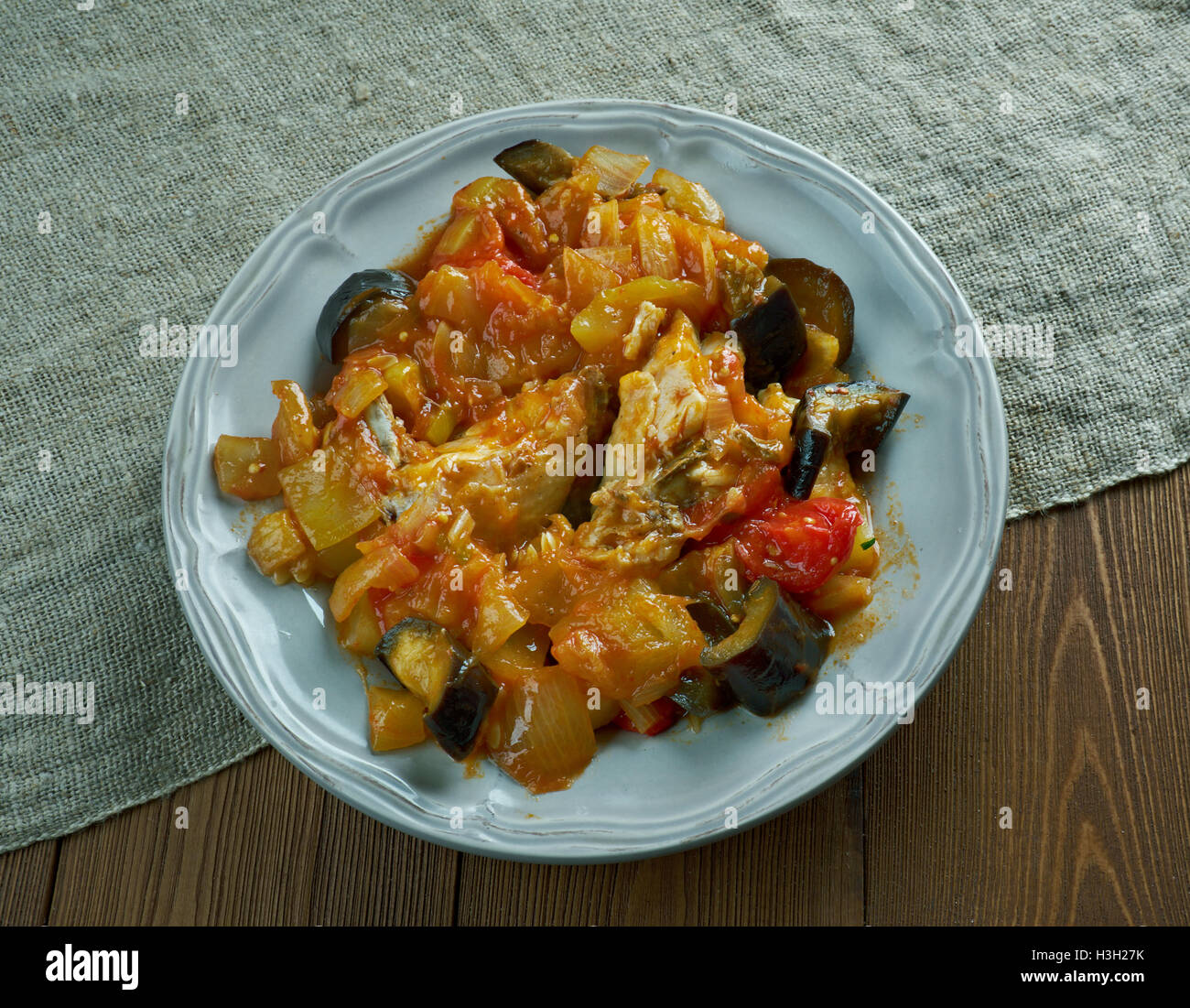 Hülsenfrüchte akzentuierten - gemischtes Gemüse mit Huhn Stockfoto