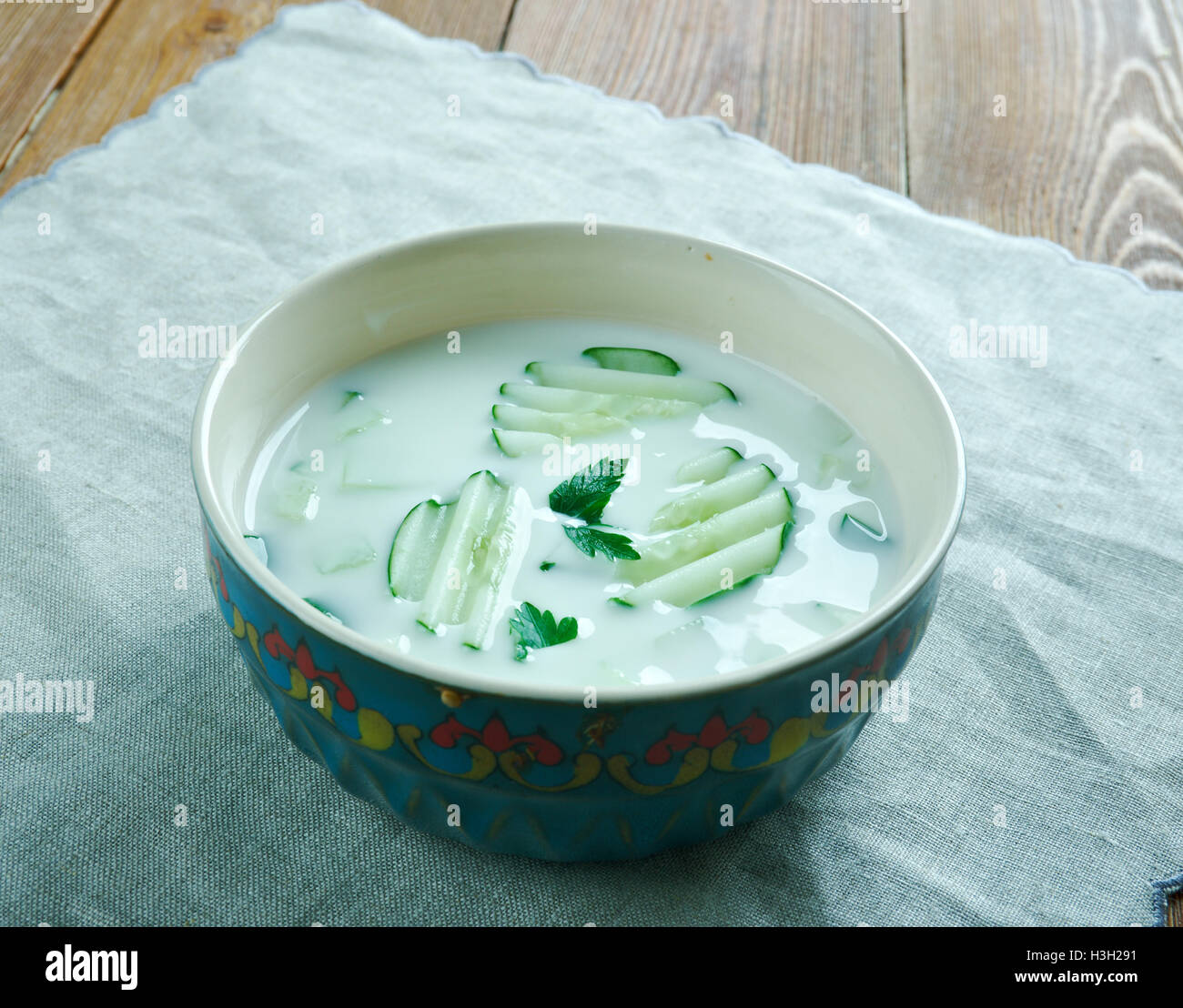 Persische Gurken-Joghurt-Mast-o-Khiar Stockfoto