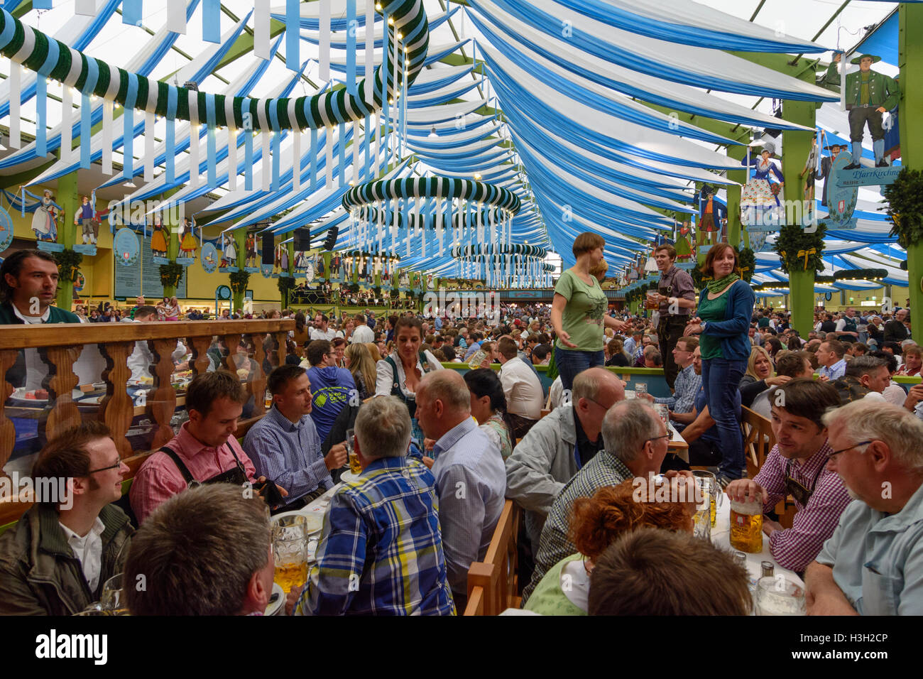 München, München: Oktoberfest-Bierfest: Ochsenbraterei Zelt, Gäste, Oberbayern, Oberbayern, Bayern, Bayern, Deutschland Stockfoto