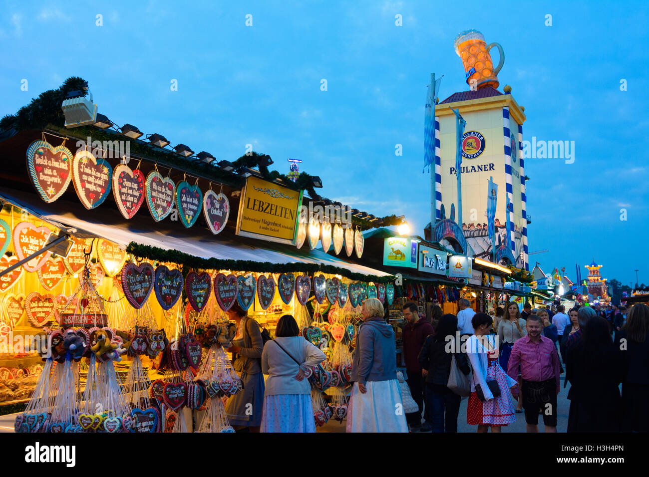Bierverkauf oktoberfest -Fotos und -Bildmaterial in hoher Auflösung – Alamy