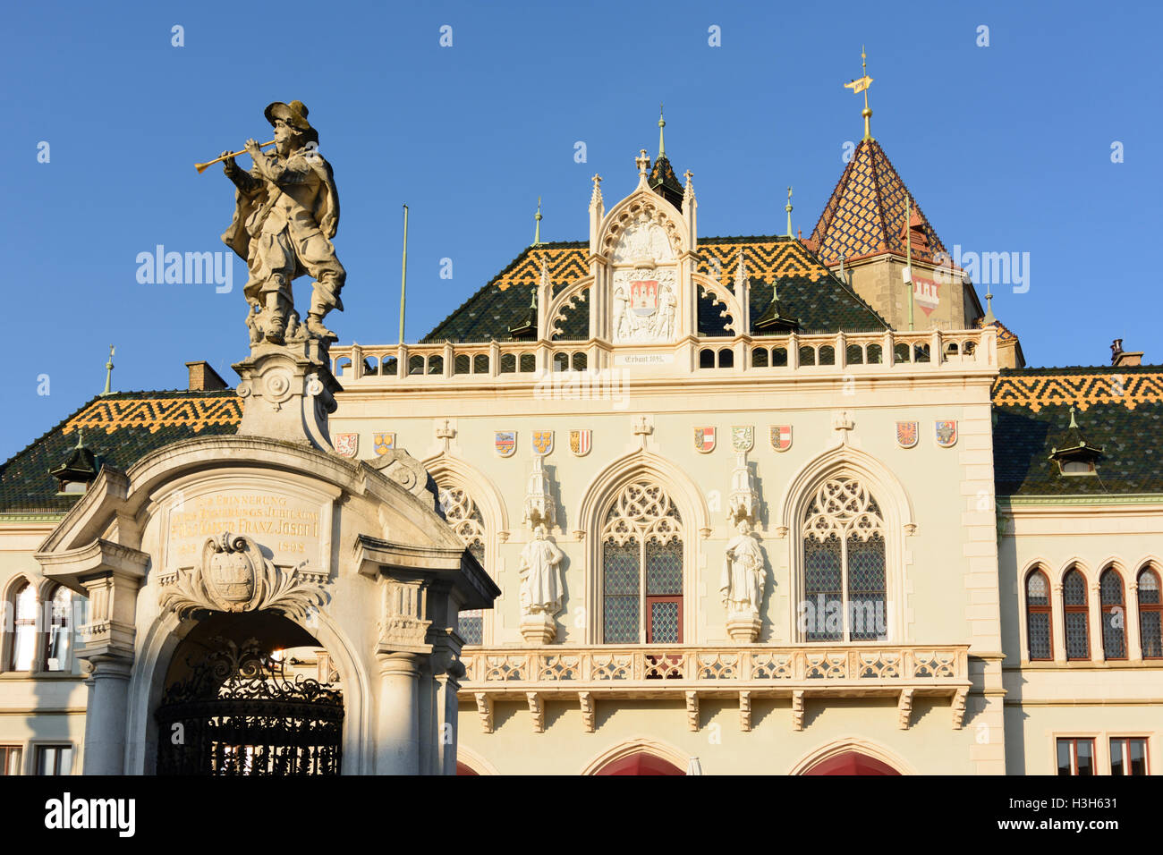 Korneuburg: Rathaus, Stadtturm, Ratte Catcher Brunnen am Hauptplatz (Hauptplatz), Donau, Niederösterreich, Niederösterreich, Austr Stockfoto