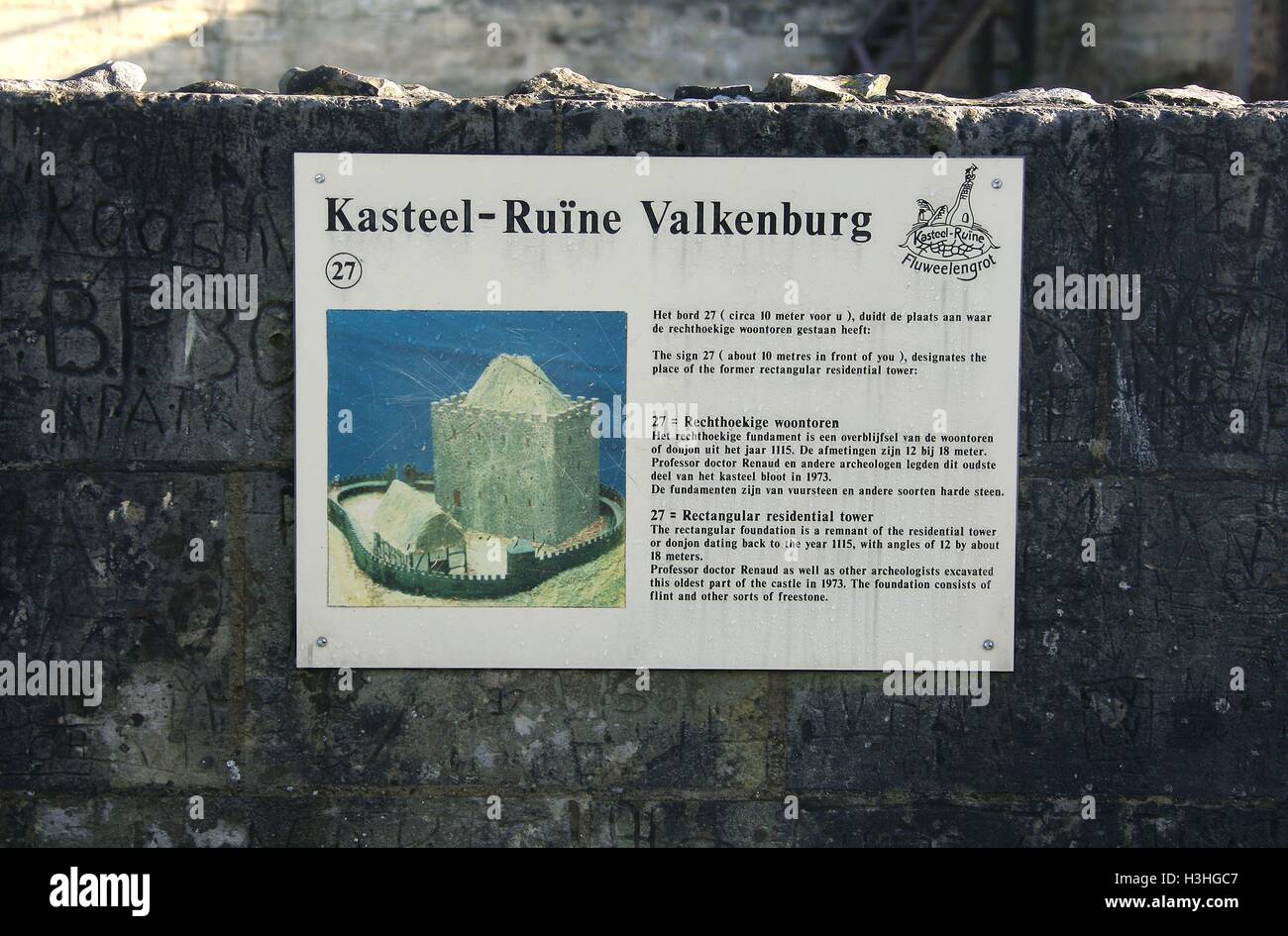 Das Denkmal ist von der historischen Burg Ruine in den Markt Stadt von Valkenburg Südholland Limburg Niederlande NL 2016 Stockfoto