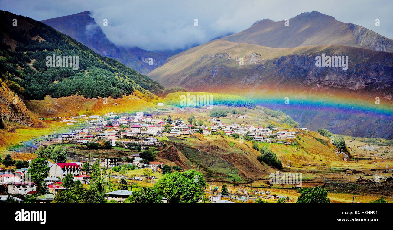 Panoramablick von Kasbegi Stadt, Georgien Stockfoto