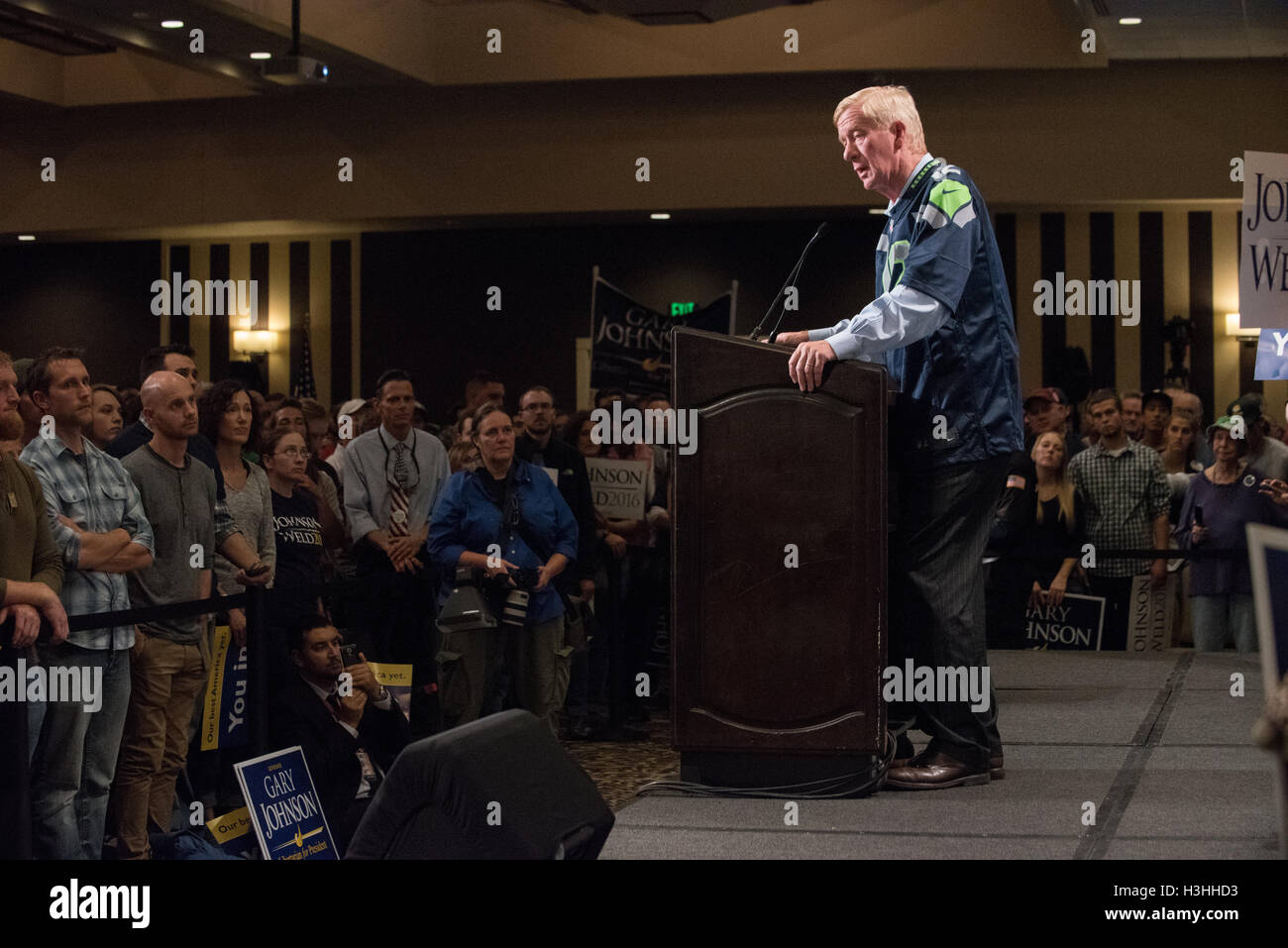 Vize-Präsidentschaftskandidat spricht Gouverneur Bill Weld bei der Präsidenten Johnson/Schweißnaht-Rallye im Sheraton Seattle Downtown am 17. September 2016 in Seattle, WA Stockfoto