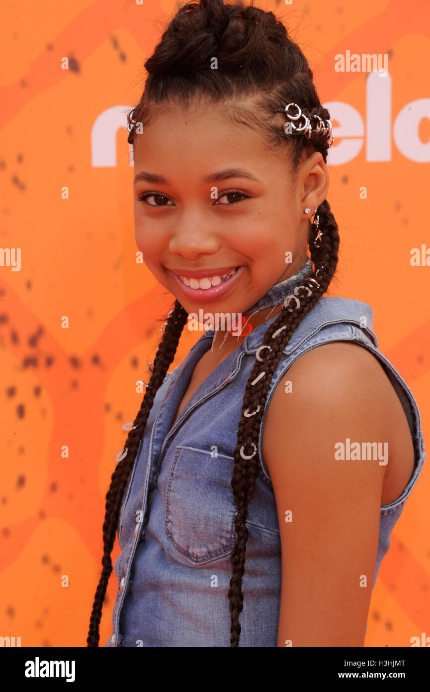 Schauspielerin Kyla Drew Simmons kommt bei Nickelodeon 2016 Kids' Choice Sports Awards orange Teppich an UCLA Pauley Pavilion im 14. Juli 2016 in Los Angeles, Kalifornien. Stockfoto