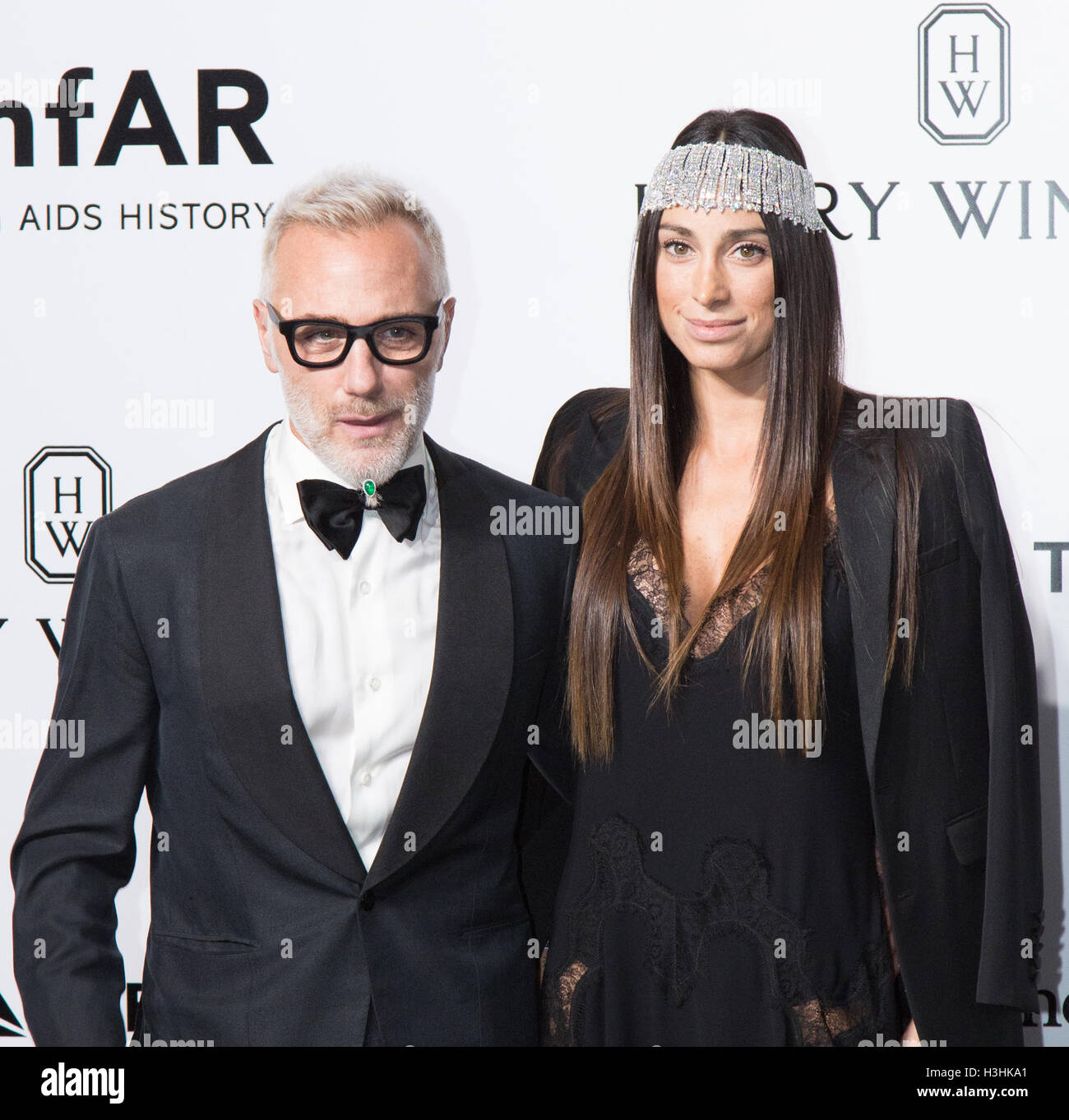 Gianluca Vacchi und Giorgia Gabriele auf dem roten Teppich der AmfAR Milano 2016 La permanente. 24. September 2016 in Mailand, Italien. Stockfoto