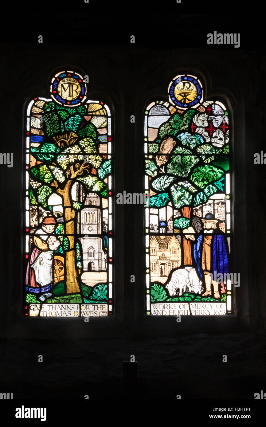 Glasfenster in der Kapelle in die Armenhäuser in Wotton unter Kante in Gloucestershire Stockfoto