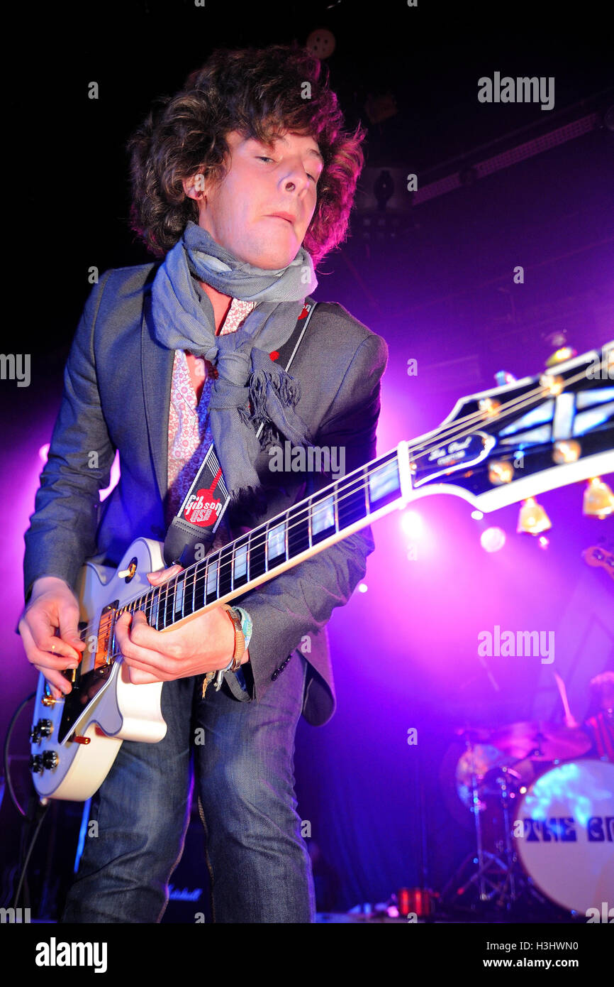 BARCELONA - MAR 1: The Brew (Band) führt auf Bikini am 1. März 2012 in Barcelona, Spanien. Stockfoto