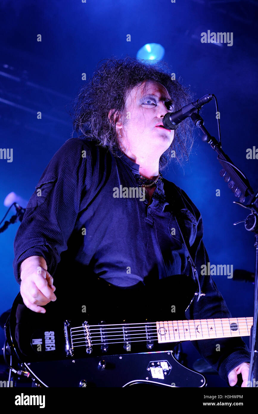 BARCELONA - 1 JUN: Robert Smith von The Cure (Band) führt bei San Miguel Primavera Sound Festival. Stockfoto