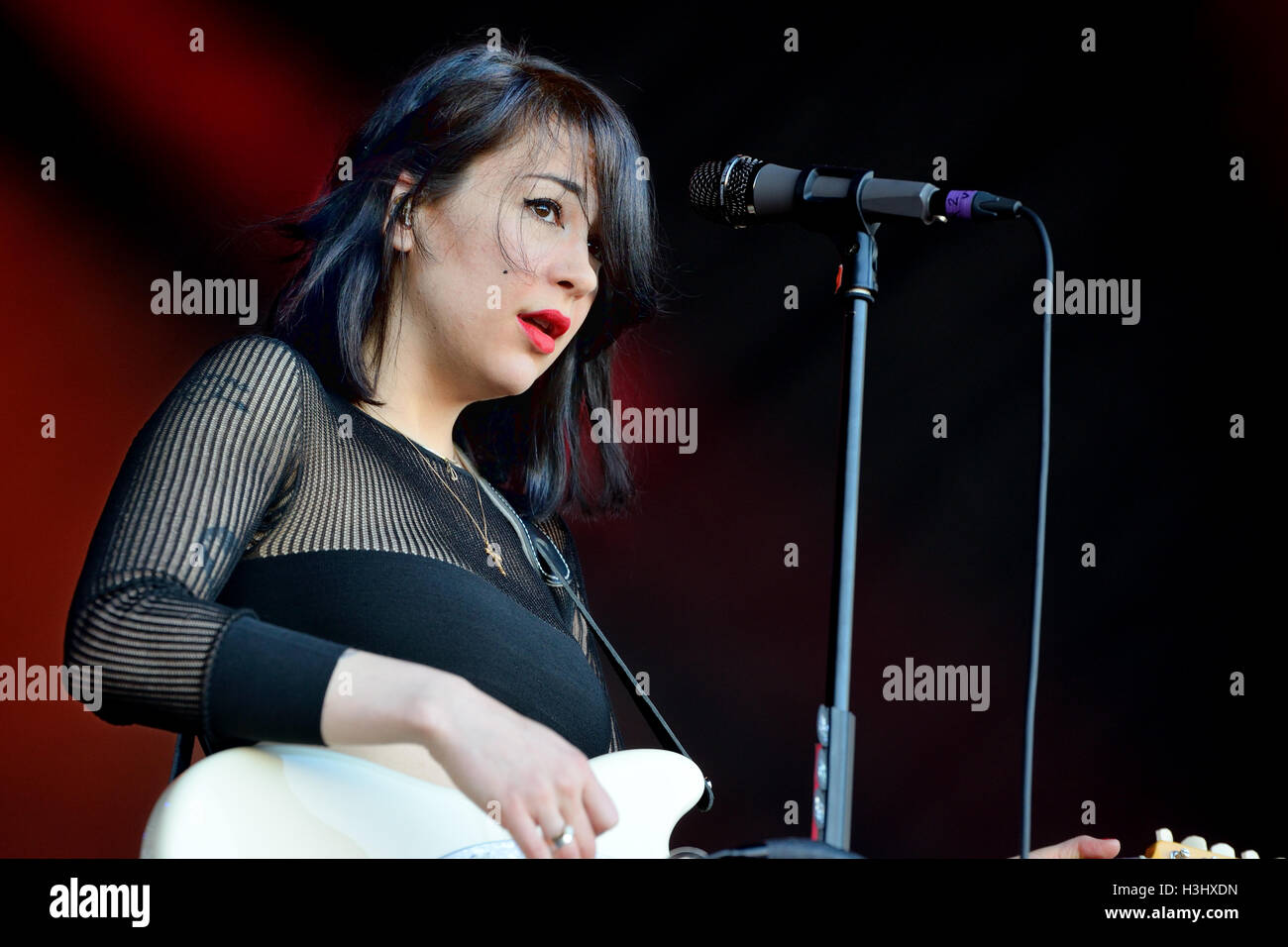 BARCELONA - 29 Mai: Dum Dum Girls (US-amerikanische Rock-Band aus Los Angeles) in Konzert im Heineken Primavera Sound 2014. Stockfoto