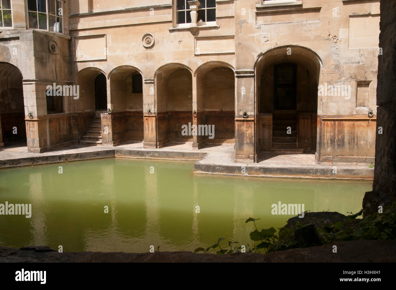 Stock Foto - Bild Blick auf der unteren Ebene des Roman Baths in die Stadt Bath Stockfoto