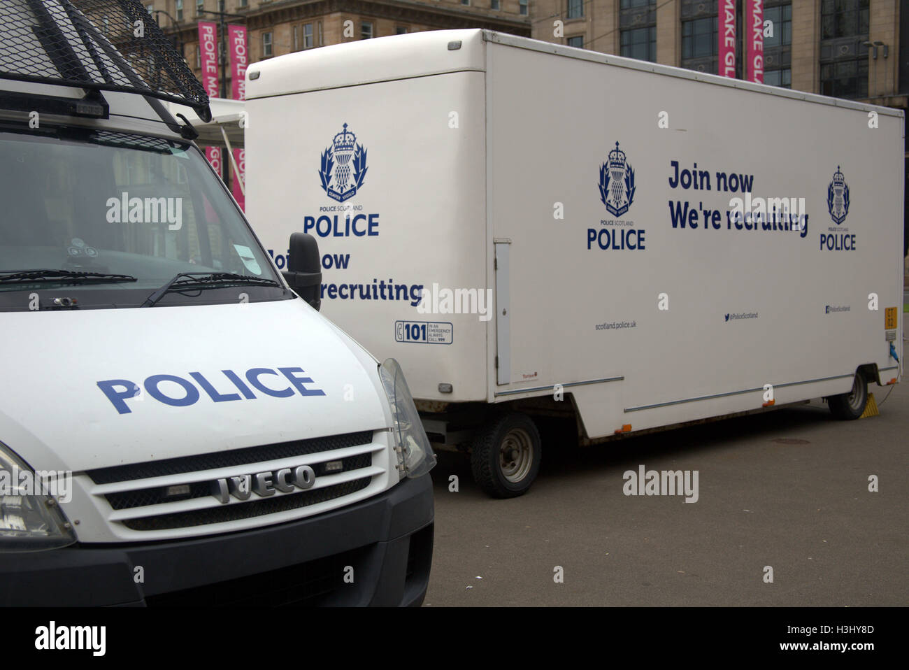 Polizei-Schottland Rekrutierung Logos auf Fahrzeug-Seiten Stockfoto