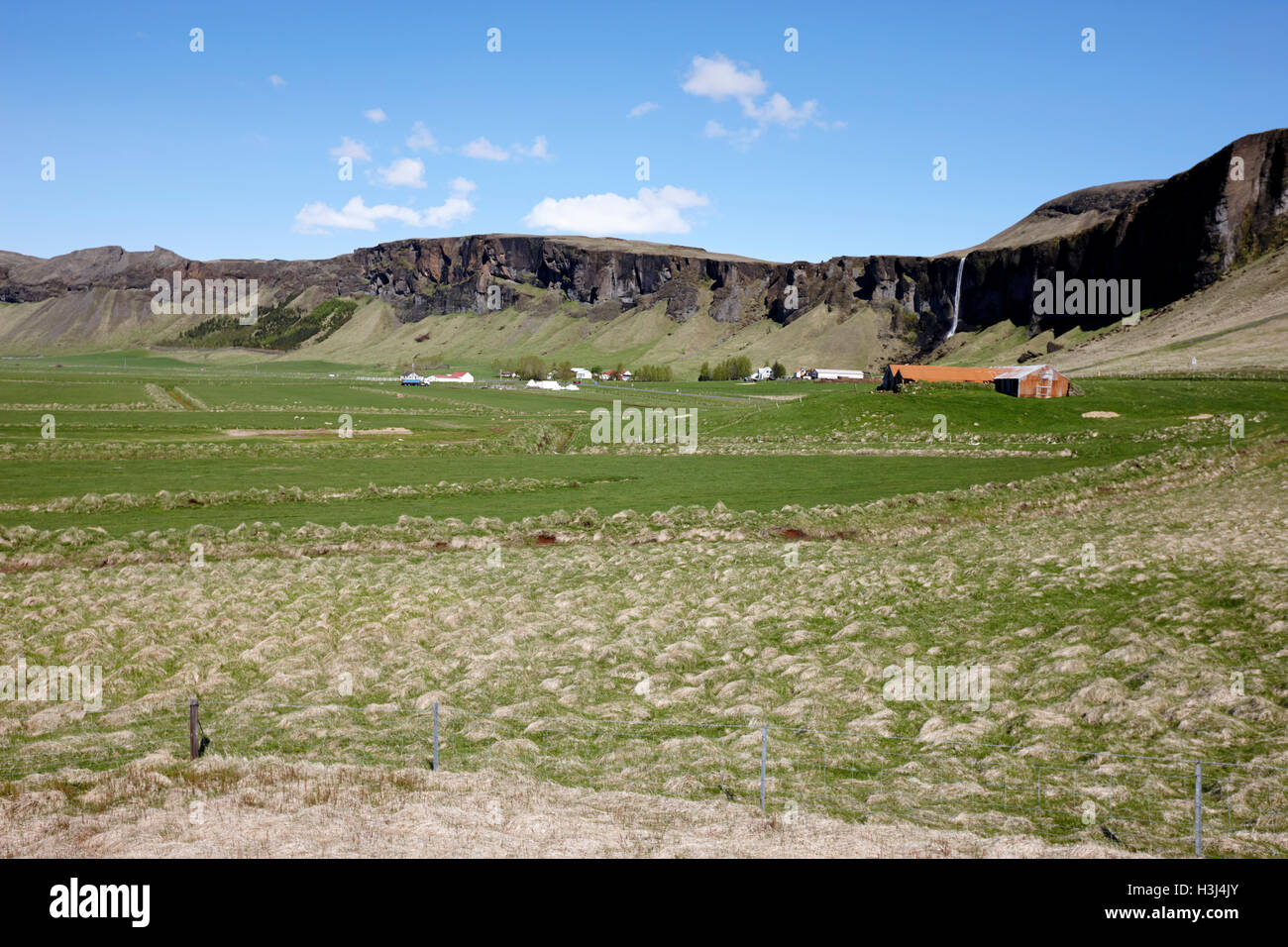 üppige fruchtbare isländischen Bauernhof und Ackerland mit durchlässigen Felder Foss Island Stockfoto