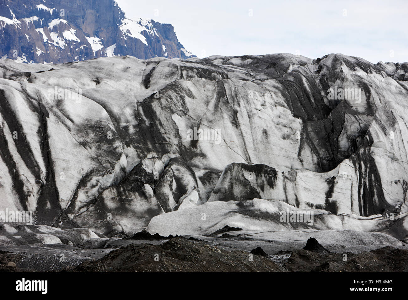 Asche bedeckt Skaftafell Gletscher und Ende Moräne Vatnajökull-Nationalpark in Island Stockfoto