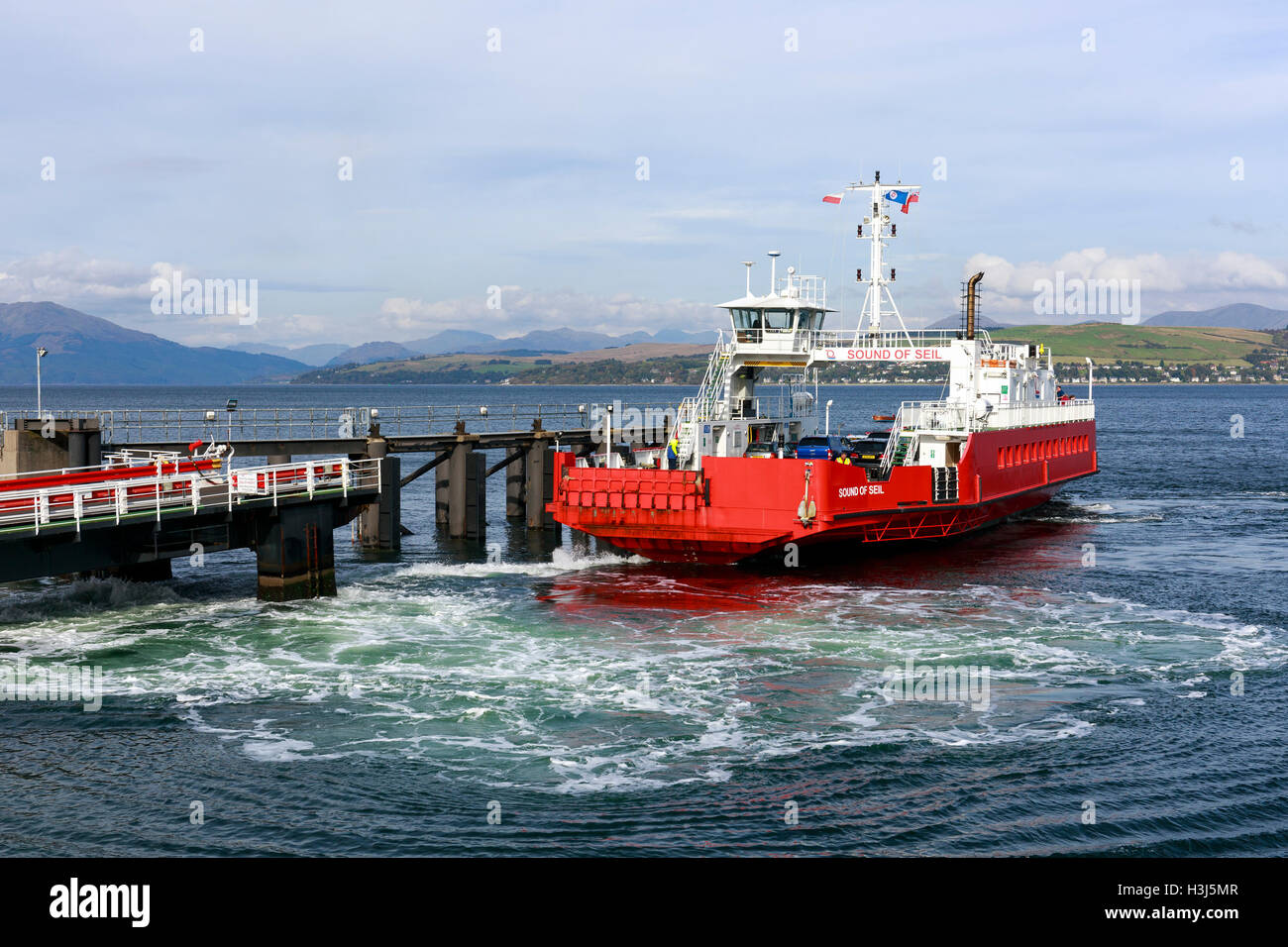 "Klang der Seil',"Western Ferries", Autofähre verlassen Pier in Gourock in der Nähe von Glasgow am Firth of Clyde Stockfoto