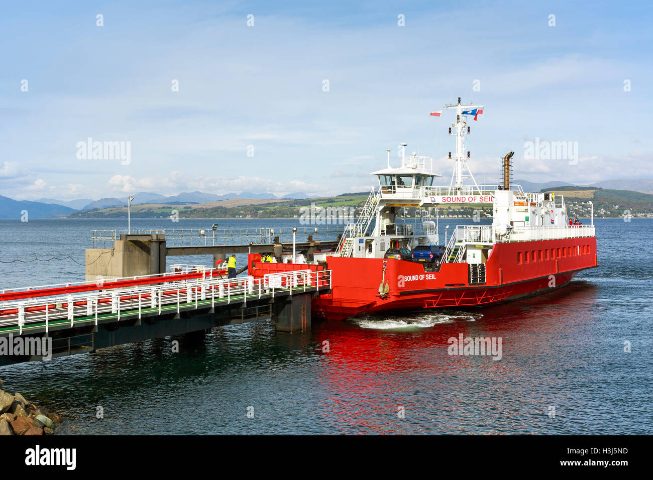 "Klang der Seil',"Western Ferries", Autofähre verlassen Pier in Gourock in der Nähe von Glasgow am Firth of Clyde Stockfoto