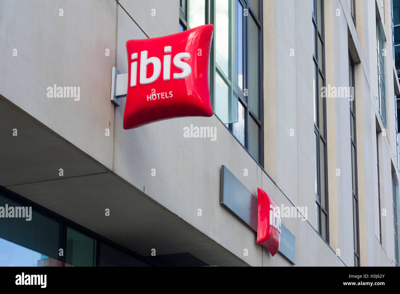 Ibis Hotels Zeichen außerhalb eines Hotels in London, Großbritannien Stockfoto