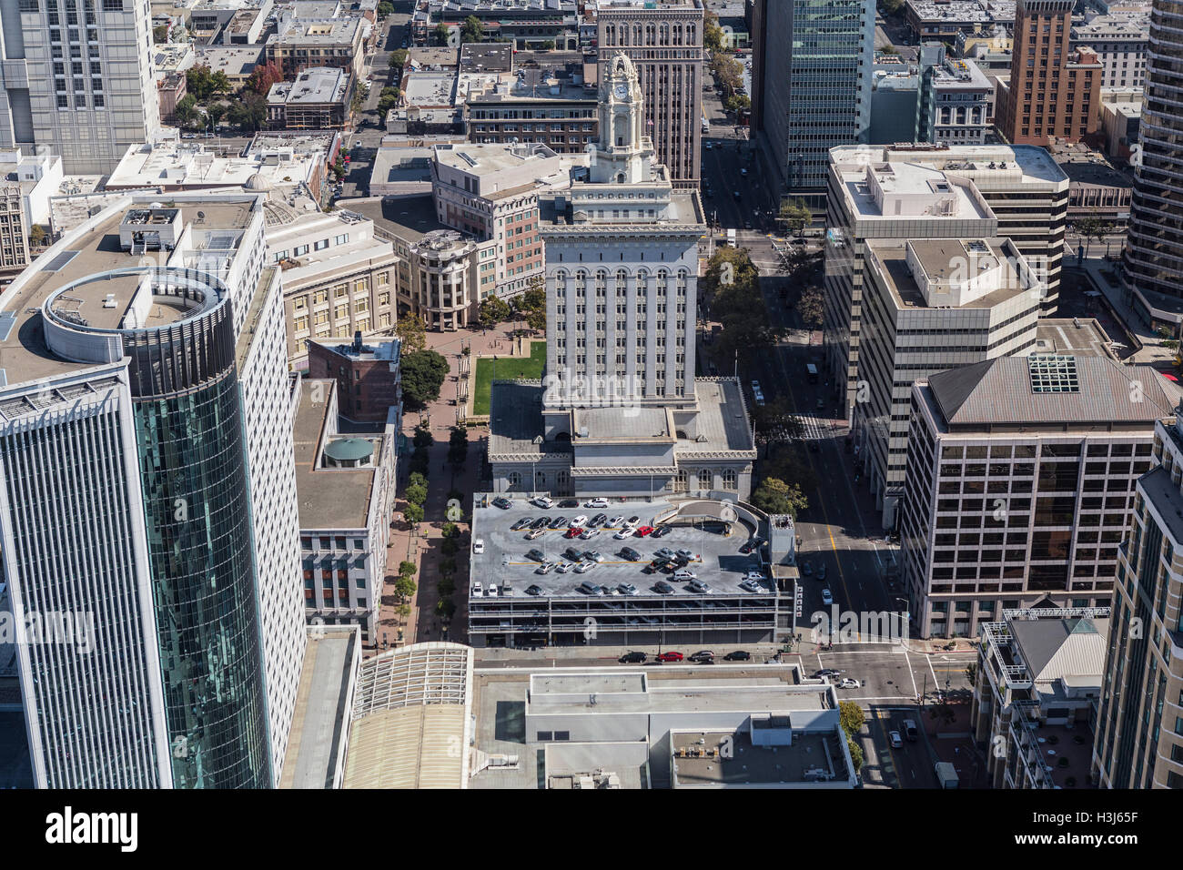 Luftaufnahme von Oakland City Hall in der Nähe von San Francisco in Kalifornien. Stockfoto