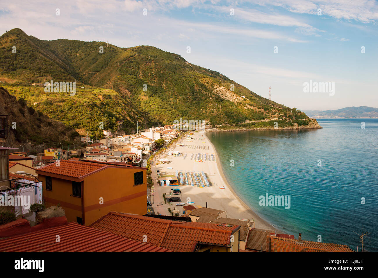 Blick auf die Meerenge von Messina gesehen aus Kalabrien Stockfoto