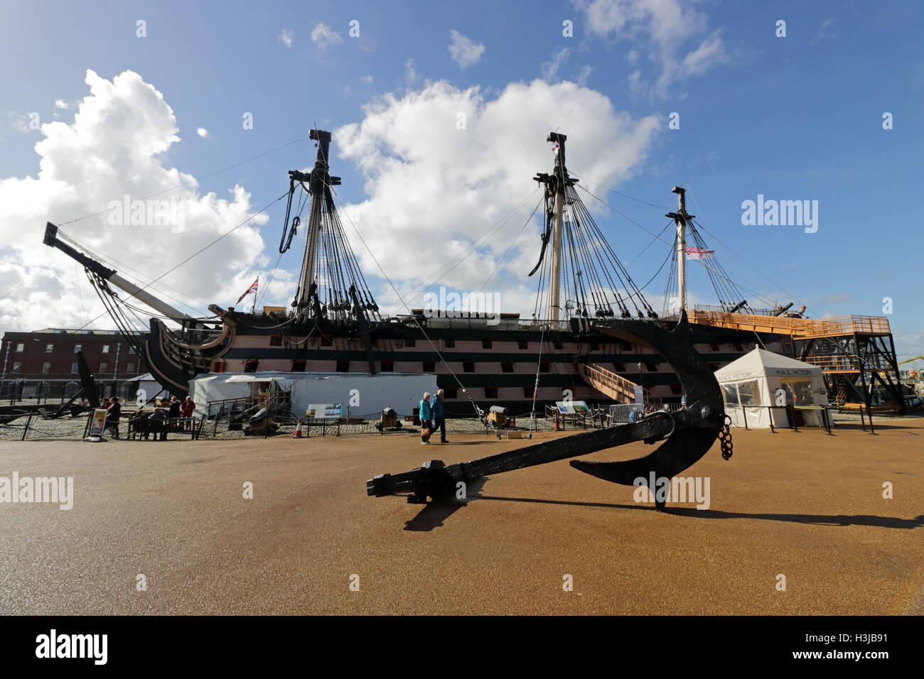 HMS Victory bei Historic Dockyard Portsmouth, Hampshire, England, UK Stockfoto