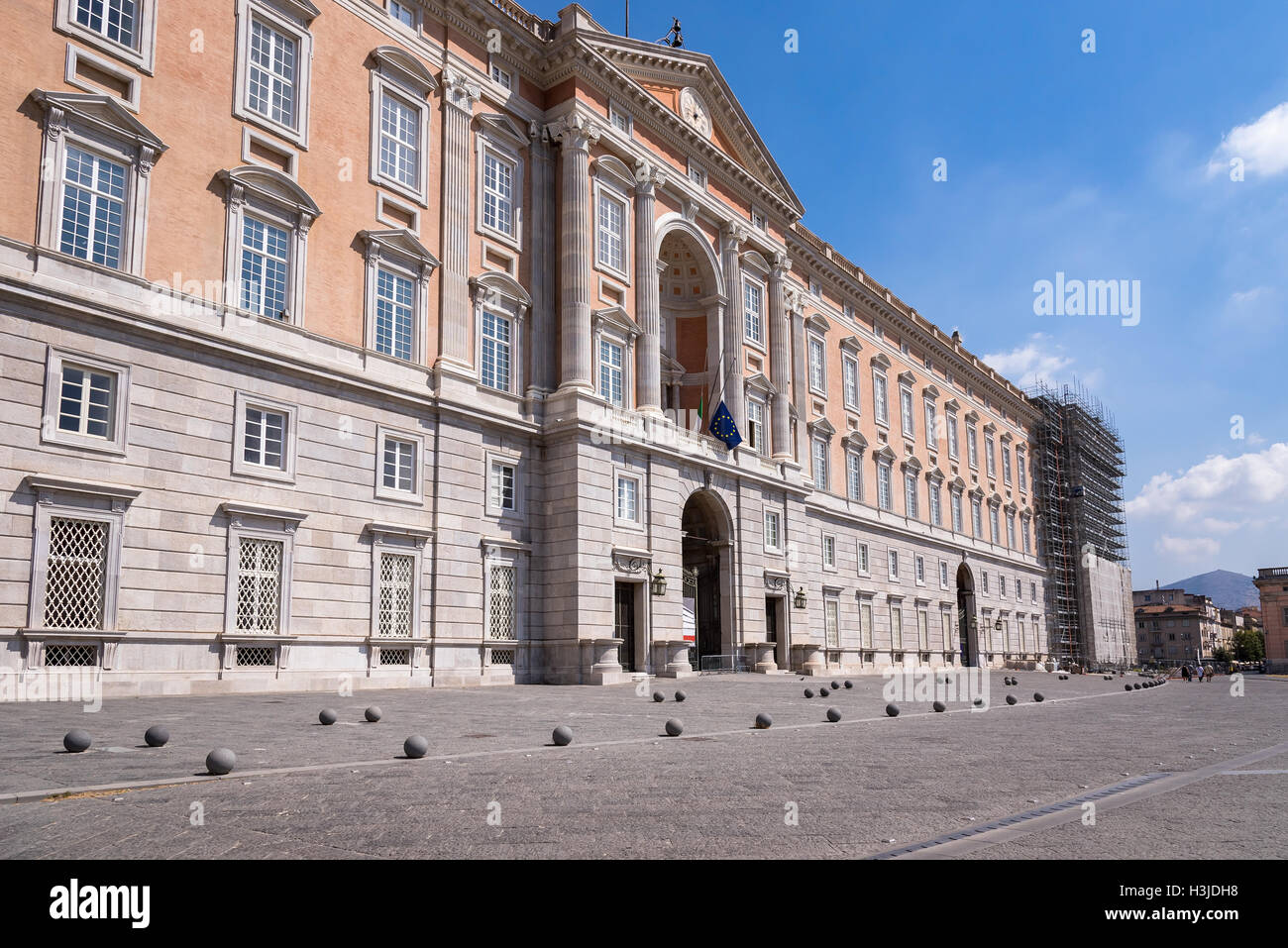 Haupteingang zum königlichen Palast von Caserta, Italien Stockfoto