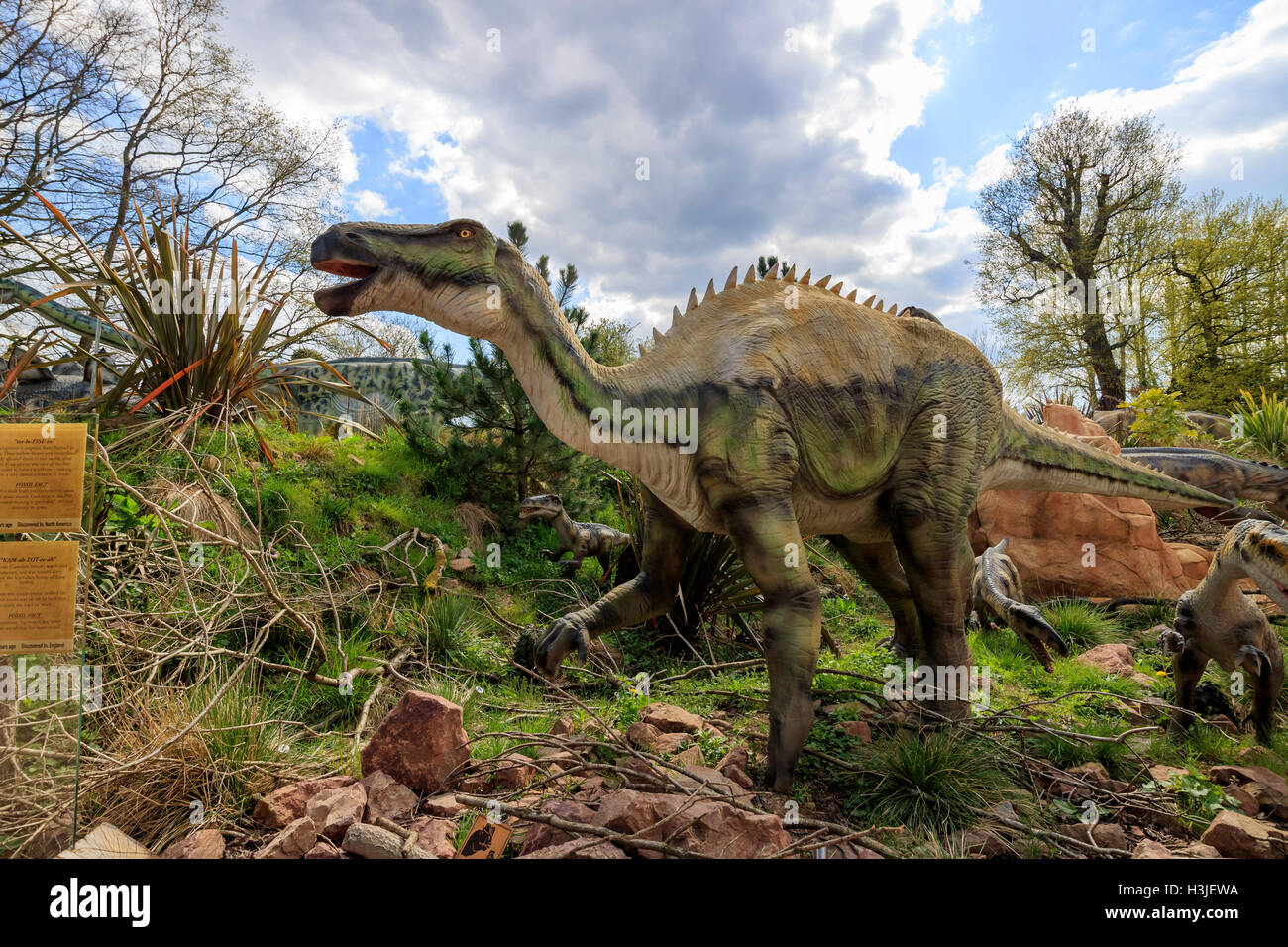 Spring Grove, APR 23: Dinosauriermodell in die schöne West Midland Safaripark am 23. April 2016 in Spring Grove, Vereinigtes Königreich Stockfoto