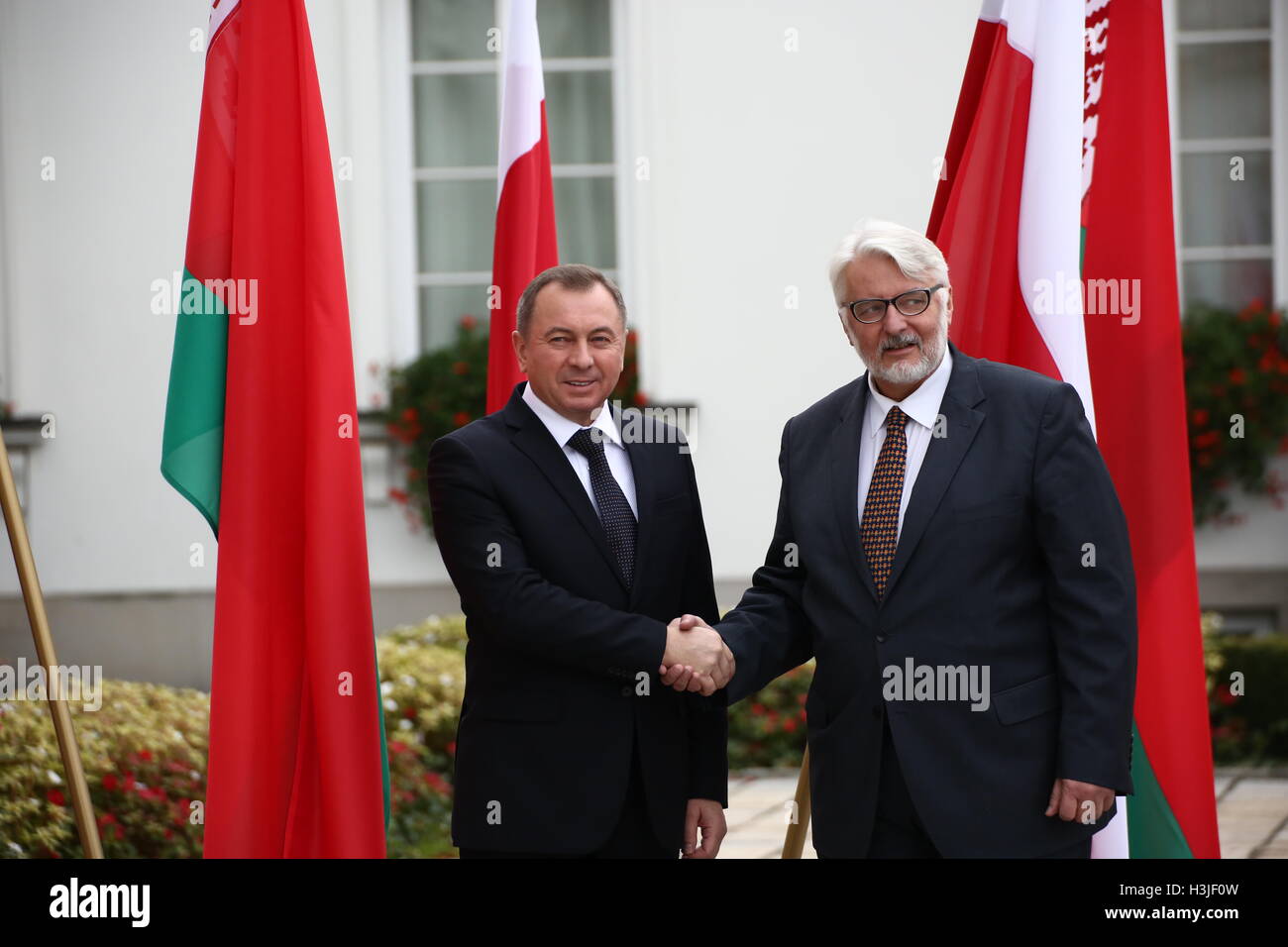 Warschau, Polen. 10. Oktober 2016. Belarussischen Minister für auswärtige Angelegenheiten (L) Vladimir Makei kam zum offiziellen Besuch in polnischer Minister für auswärtige Angelegenheiten Witold Chefs. Bildnachweis: Jakob Ratz/Pacific Press/Alamy Live-Nachrichten Stockfoto