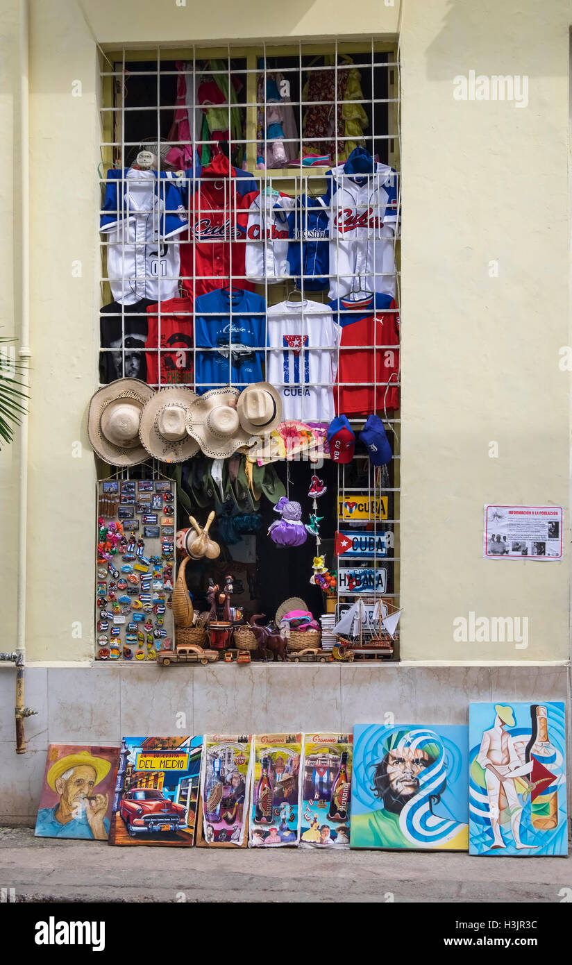 Auswahl an kubanischen Souvenirs zum Verkauf in Havanna, Kuba Stockfoto