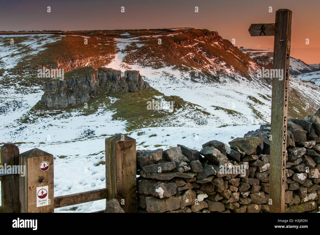 Peter Stein im Winter, Cressbrook Dale, Peak District National Park, Derbyshire, England, UK Stockfoto