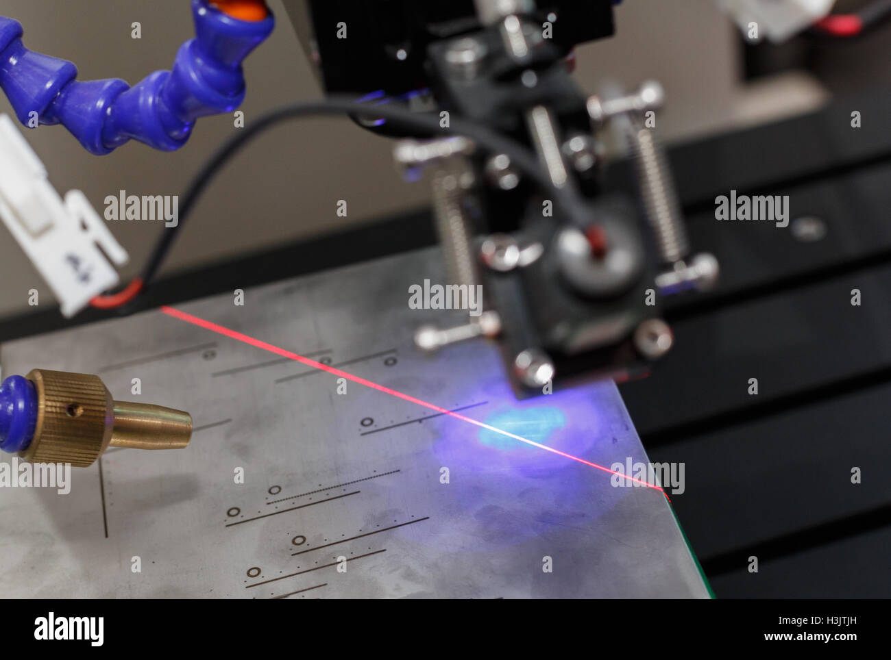 Hoher Präzision CNC Laserschneiden Blech Stockfoto