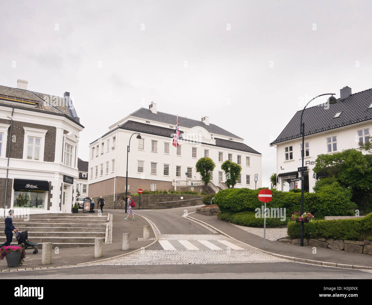 Farsund, Vest-Agder Norwegen, einer kleinen Stadt an der Südküste mit Stolz Versand Traditionen, stattliche Schindel Fassade des Hauses Stockfoto
